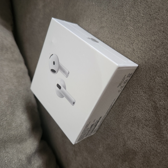 Wireless Earbuds in White